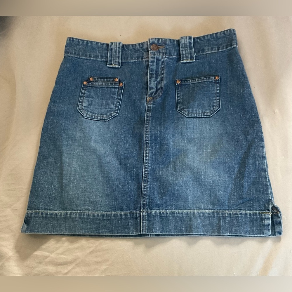 Old Navy denim skirt sz 6 pockets front/back zip/button closure L 18” waist 16”